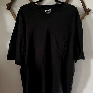 Duluth trading Co Mens tshirt longtail relaxed fit short sleeve pocket vneck